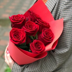 7 красных роз