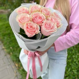 Букет "9 роз в оформлении"