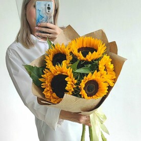 5 подсолнухов в крафте D016