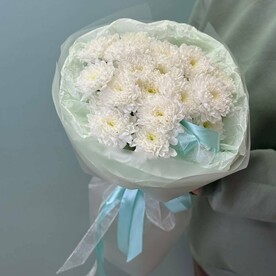 Букет мини из белых пушистых хризантем