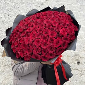 Классический букет из 101 красных роз