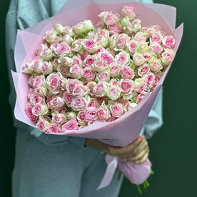 Нежные кустовые розы