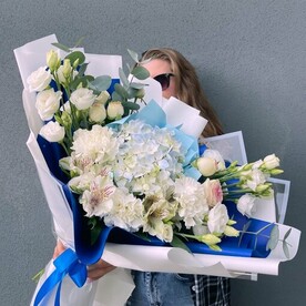 Авторский букет с гортензией