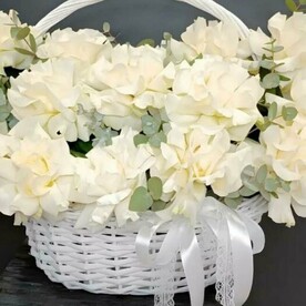 Корзина с французскими розами