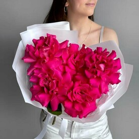 Букет из ярких французских роз