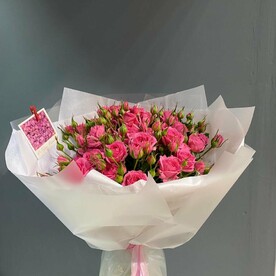 Букет из ярких кустовых пионовидных роз😍❤️