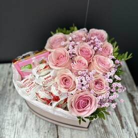 Коробочка Сердце с розами вкусным шоколадом и конфетами😍❤️