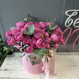 Шикарная ароматная коробочка с кустовой пионовидной розой в подарочной сумочке❤️😍