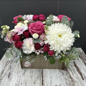 Яркий сочный ящичек с кустовой пионовидной розой❤️😍