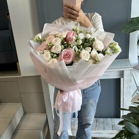 Нежный букет с розами