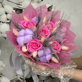 «Спирит» Букет с мыльными розами и сухоцветами