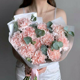 11 гвоздик-диантус с эвкалиптом