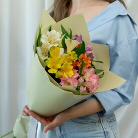 Букет альстромерия 5 шт / альстромерии