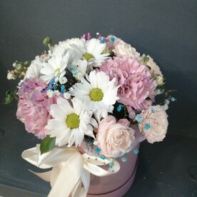 Шляпная коробка с цветами