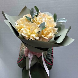 Нежные французские розы с рускусом