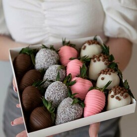 Клубника в шоколаде Три шоколада 16 шт