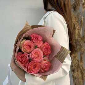 7 роз в крафте