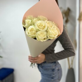 11 белых роз премиум