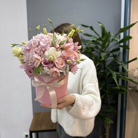 Авторская коробочка «Адель» с гортензией и эустомой