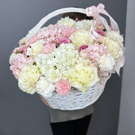 Роскошная корзина «принцесса Монако» с гортензией и французскими розами