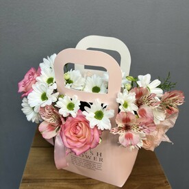 Сумочка «Грация» с розами и хризантемами