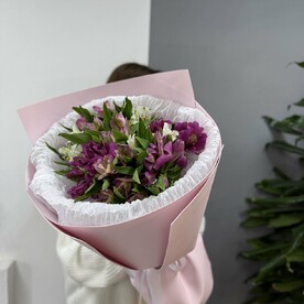 Нежный букет из альстромерий