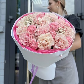 Стильный букет из вывернутой розы