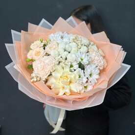 Букет микс с розами и хризантемами