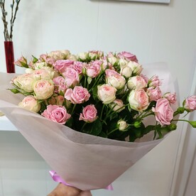 Букет из кустовых роз