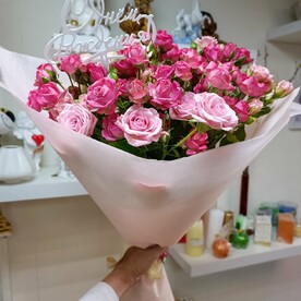 Букет из кустовых роз