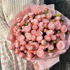 Букет из кустовых роз