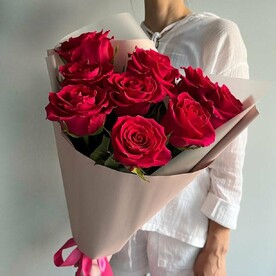 Букет из малиновых роз