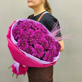 Яркий монобукет из 7 кустовых хризантем