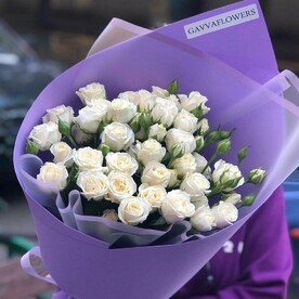 Букет из кустовых пионовидных роз