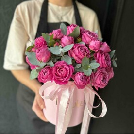 Роза пионовидная кустовая Мисти Баблс, Пленка, Флористическая губка, Шляпная коробка