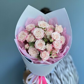 Комплимент кустовых роз