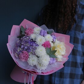 Букет с гортензией