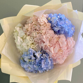 Букет с гортензией