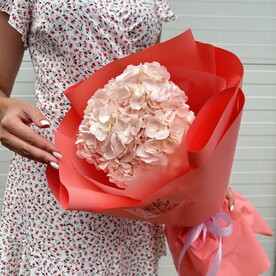 Букет с гортензией