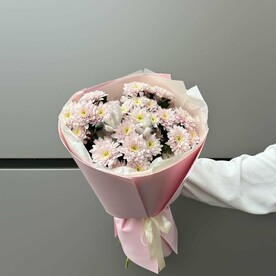 Нежный букет с хризантемой