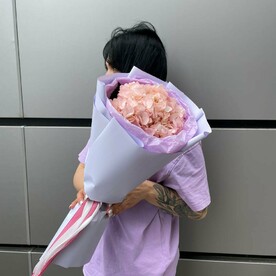 Букет с розовой гортензией