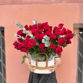 Корзина красных роз