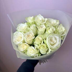 Моно букет из белой розы Кения