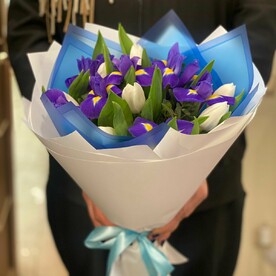 Букет из Ирисов и тюльпанов
