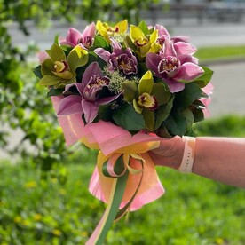 Букет из орхидей