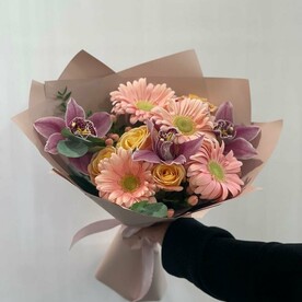 Букет с орхидеями