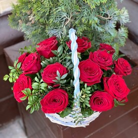 Корзина из 15 роз