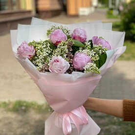 Букет из пионов и сирени
