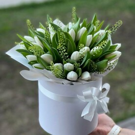 Композиция "Стильные тюльпаны"