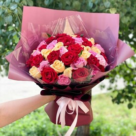 Букет из 51 розы "Цветные грёзы"